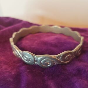 Artisan Swirl Pattern Silver Bangle Bracelet